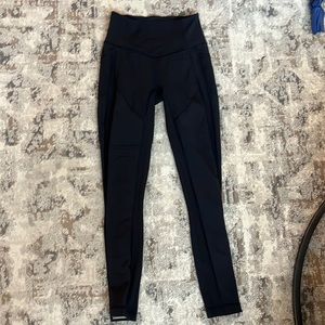 Lululemon black leggings with pockets size 6